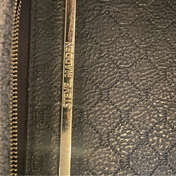 Steve Madden zip around clutch wallet/organizer ✨Black Faux Leather ✨ Like New ✨ - Picture 2 of 6